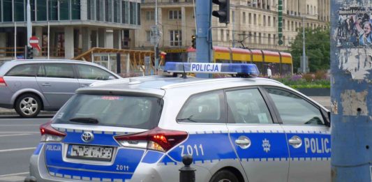 Policja za jazdę elektryczną hulajnogą po alkoholu wystawia mandaty. Czy na pewno robi prawidłowo?