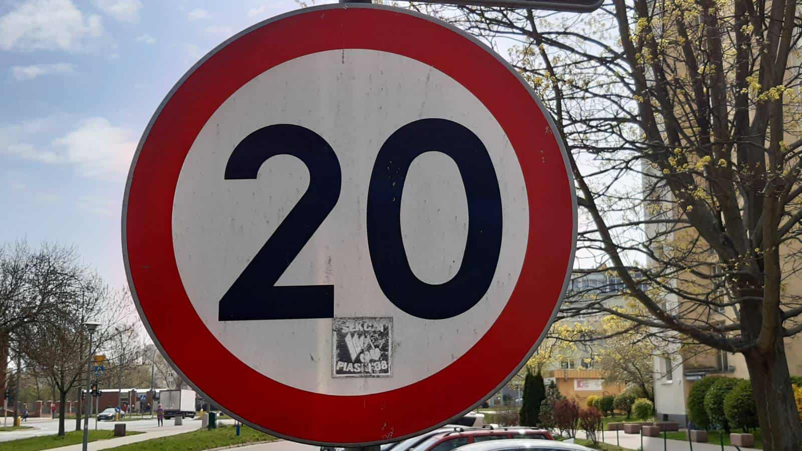 Znak drogowy - ograniczenie do 20 km/h