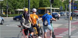 Infrastruktura rowerowa sluży nie tylko rowerzystom - przejazd rowerowy w Warszawie
