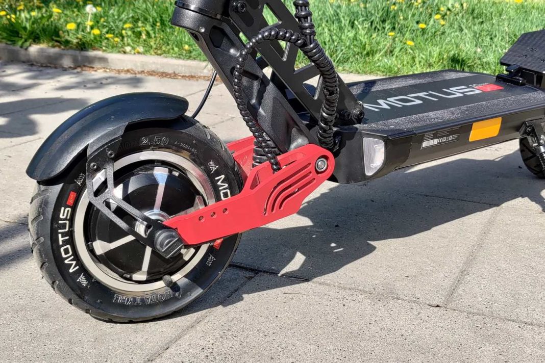 Motus_2 Mocna legalna hulajnoga 2025: Motus Pro 10 Daytona