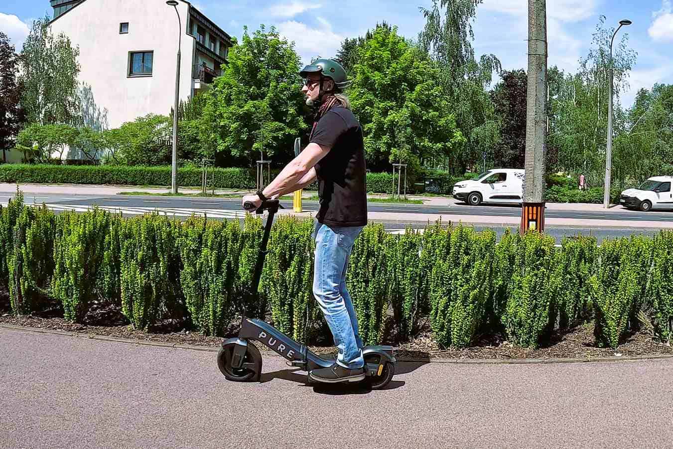 Jazda na hulajnodze Pure Flex