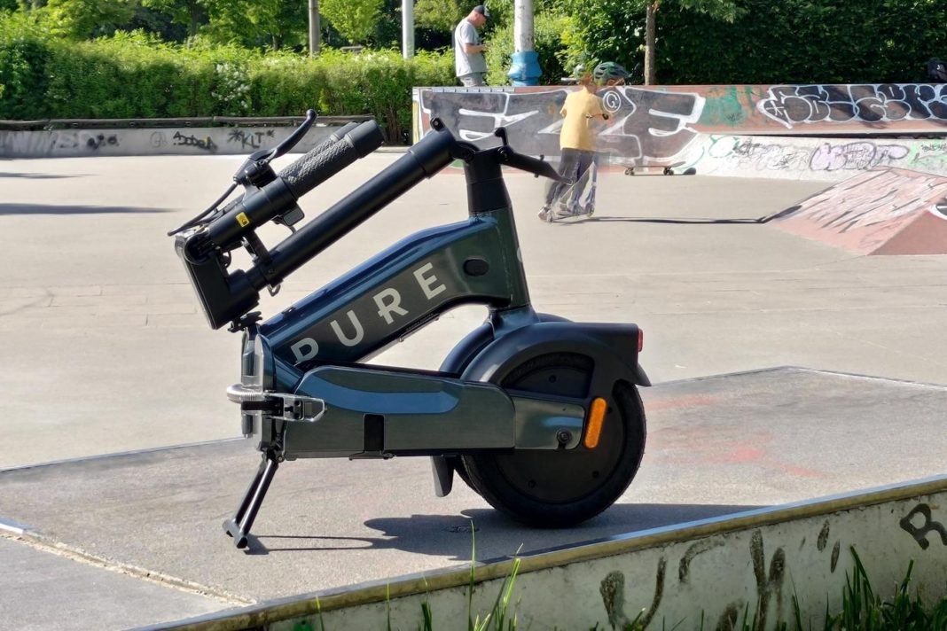 Hulajnoga elektryczna Pure Flex złożona