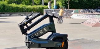 Hulajnoga elektryczna Pure Flex złożona