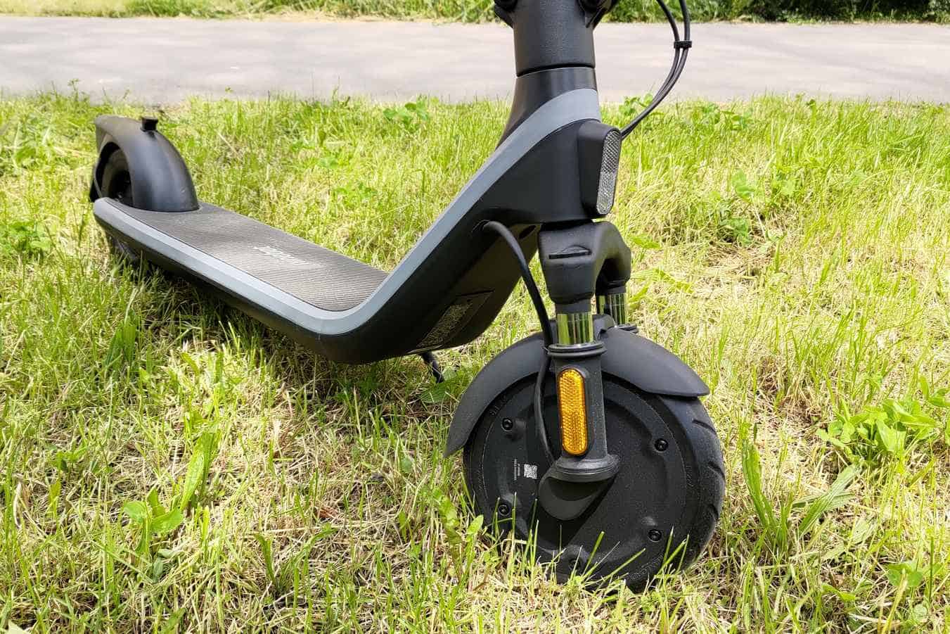 Hulajnoga elektryczna Segway E2 EII z przodu