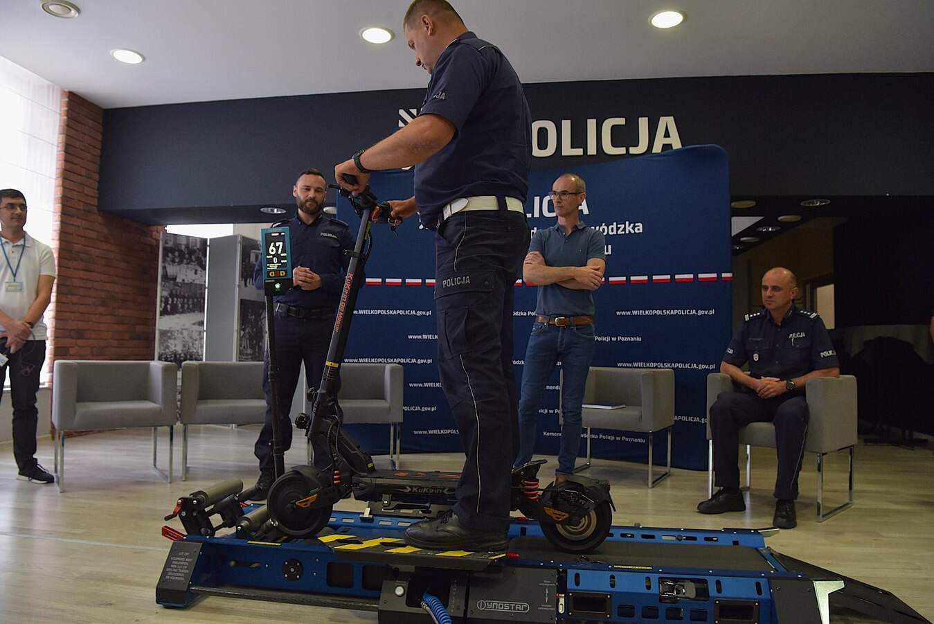 Hamownia dla elektrycznych hulajnóg i rowerów - demonstracja w Poznaniu