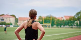Smartwatch z pomiarami parametrów organizmu to akcesorium często wybierane przez sportowców